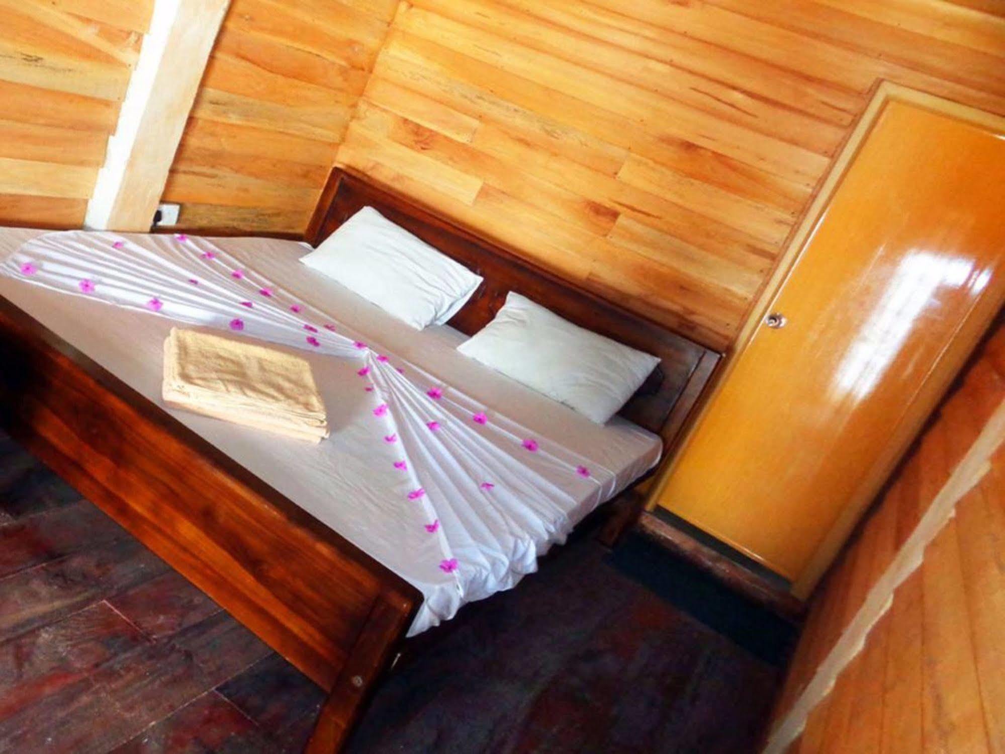 Reggae Zone Beach Resort Tangalle Ngoại thất bức ảnh